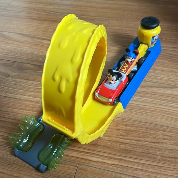 Fisher-Price Disney Mickey And The Roadster Racers - Mustard - Picture 2 of 4